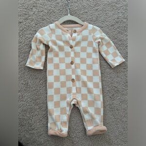 Cat & Jack Beige and White Checkered Footie